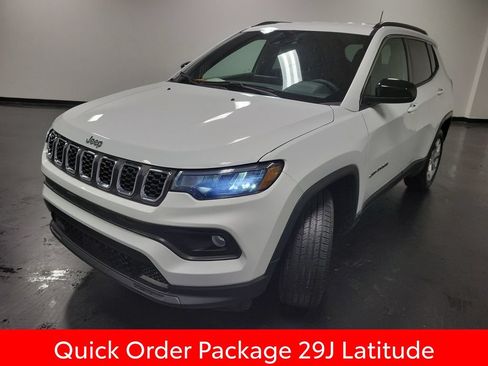 Used 2024 Jeep Compass Latitude AWD/4WD image 4