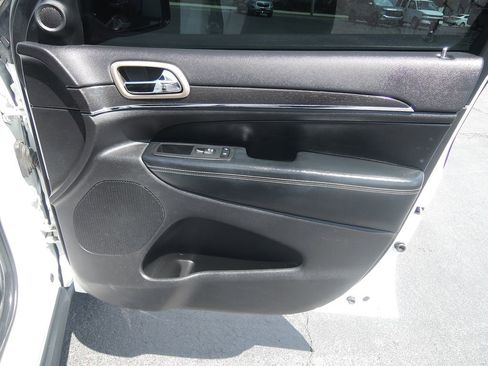 Used 2017 Jeep Grand Cherokee Limited AWD/4WD image 35