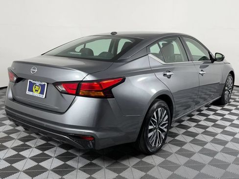 Used 2025 Nissan Altima 2.5 SV FWD image 8