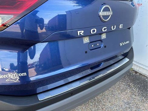 Used 2023 Nissan Rogue SV AWD/4WD image 18