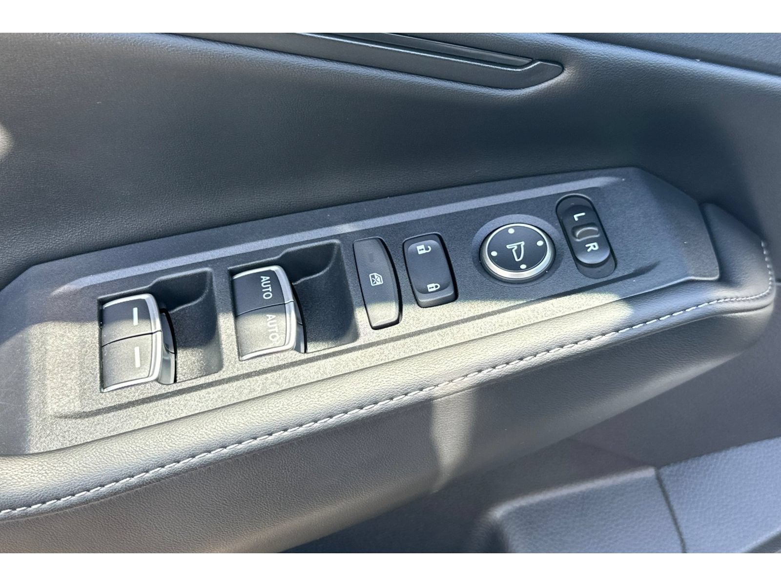 Used 2025 Honda Accord Sport image 12