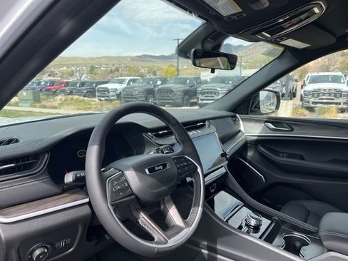 New 2026 Jeep Grand Cherokee L Limited image 13