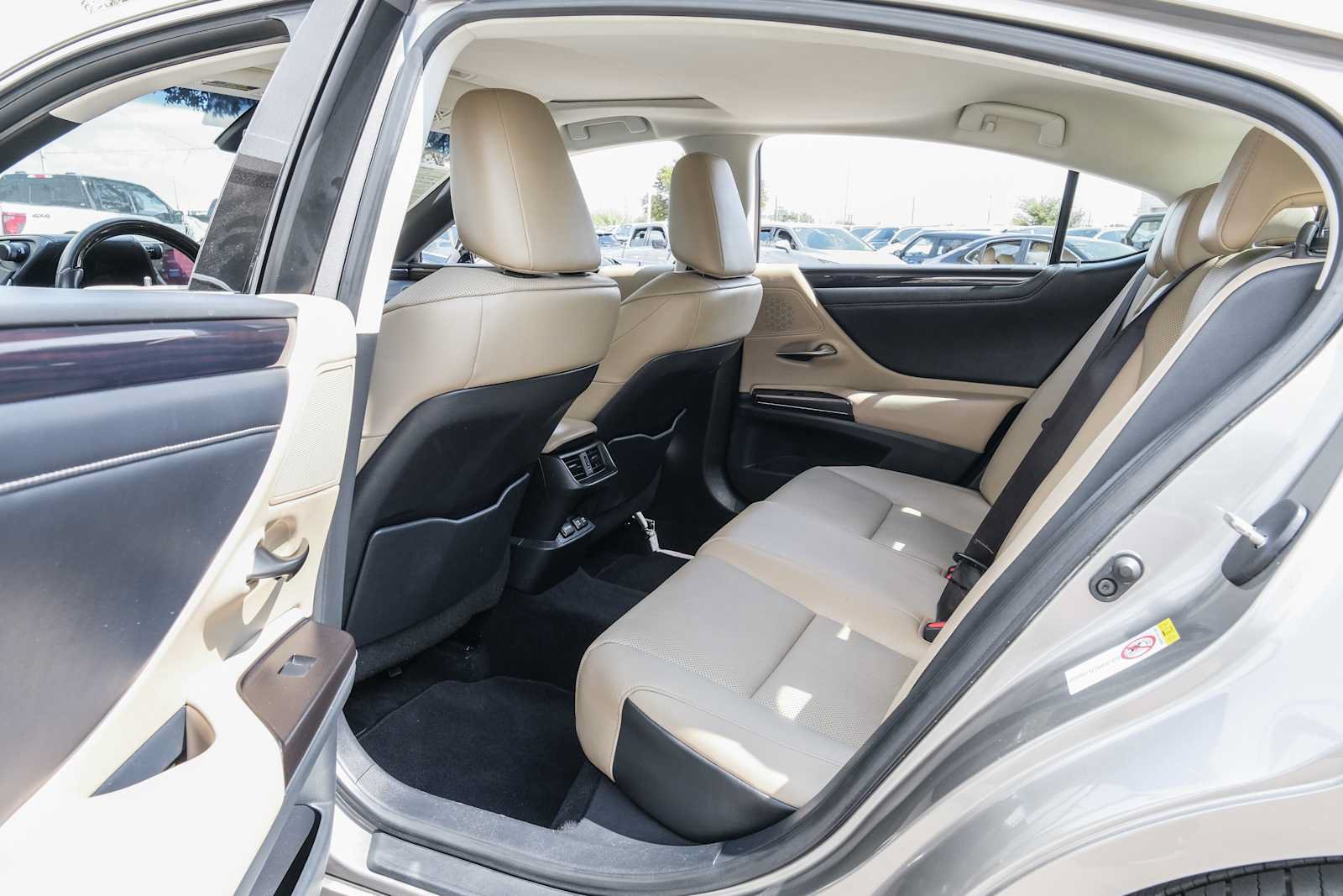 Used 2019 Lexus ES 350 w/ Premium Package FWD image 29