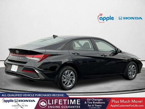 Used 2024 Hyundai Elantra SEL FWD image 5
