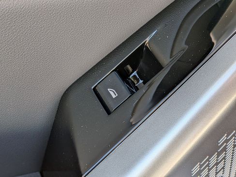 New 2026 BMW 530i xDrive w/ M Sport Package image 29