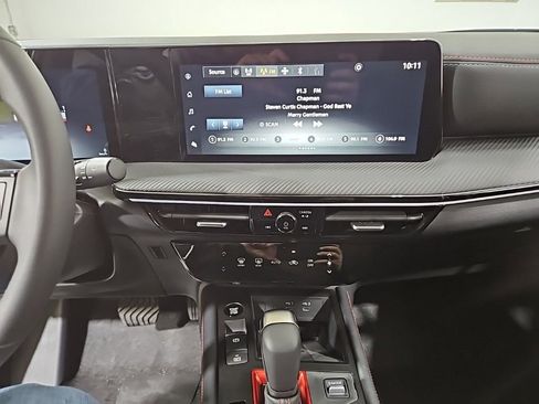 New 2025 Nissan Kicks SR image 18