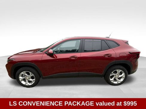 Used 2024 Chevrolet Trax LS w/ LS Convenience Package FWD image 3