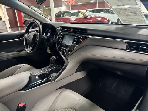 Used 2018 Toyota Camry SE FWD image 28