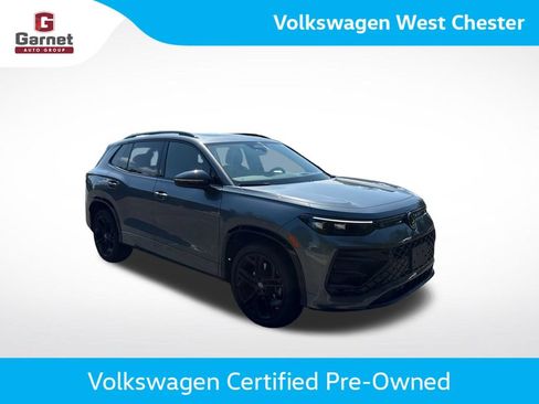 Certified 2025 Volkswagen Tiguan SE R-Line AWD/4WD image 8