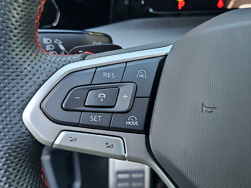 Certified 2025 Volkswagen GTI SE FWD image 25