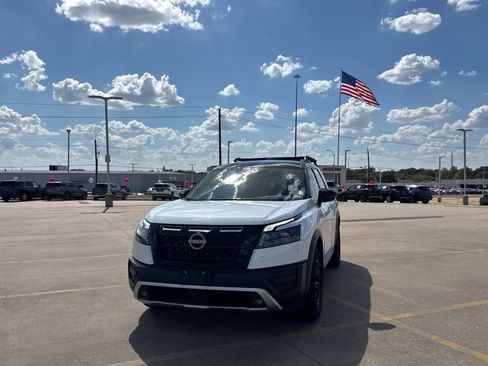 Used 2025 Nissan Pathfinder Rock Creek AWD/4WD image 7