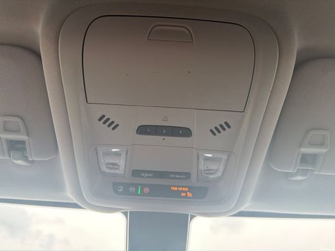 Used 2024 Chevrolet Equinox Premier FWD image 18