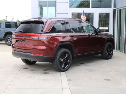 New 2026 Jeep Grand Cherokee Limited w/ Limited Altitude Package AWD/4WD image 6