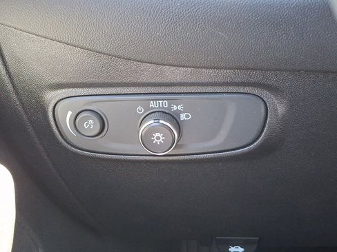 Used 2018 Chevrolet Equinox LS FWD image 23