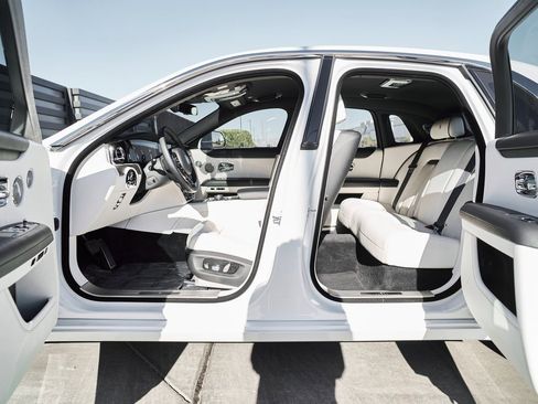 Used 2023 Rolls-Royce Ghost Base w/ Ghost Package image 31