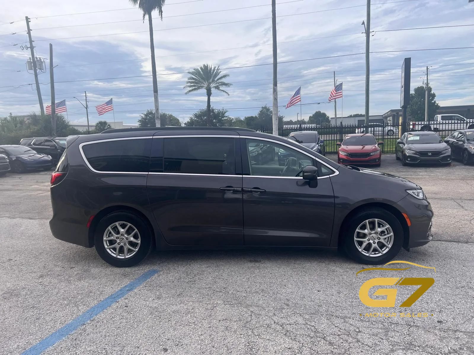 Used 2022 Chrysler Pacifica Touring-L FWD image 4