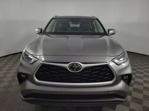 Used 2026 Toyota Highlander XLE AWD/4WD image 2