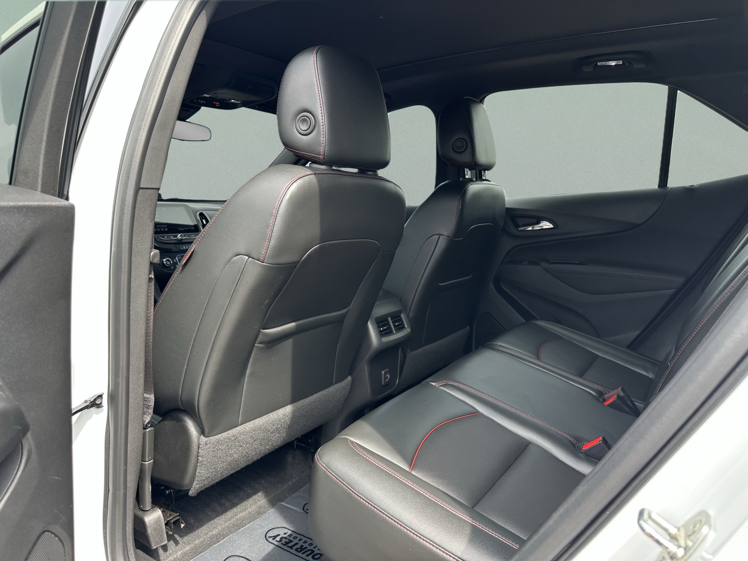 Used 2023 Chevrolet Equinox RS w/ RS Leather Package FWD image 15
