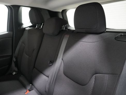 Used 2020 Jeep Renegade Altitude w/ UConnect 8.4 Nav Group image 12