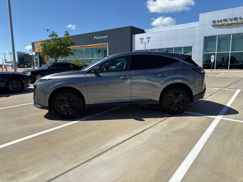 Used 2025 Nissan Murano SV AWD/4WD image 2