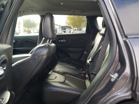 Used 2020 Jeep Cherokee Latitude Plus image 9