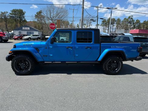 Used 2025 Jeep Gladiator Sport AWD/4WD image 5