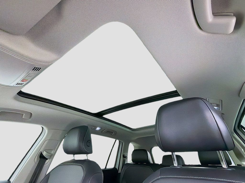 Used 2024 Volkswagen Tiguan SE w/ Panoramic Sunroof Package AWD/4WD image 21