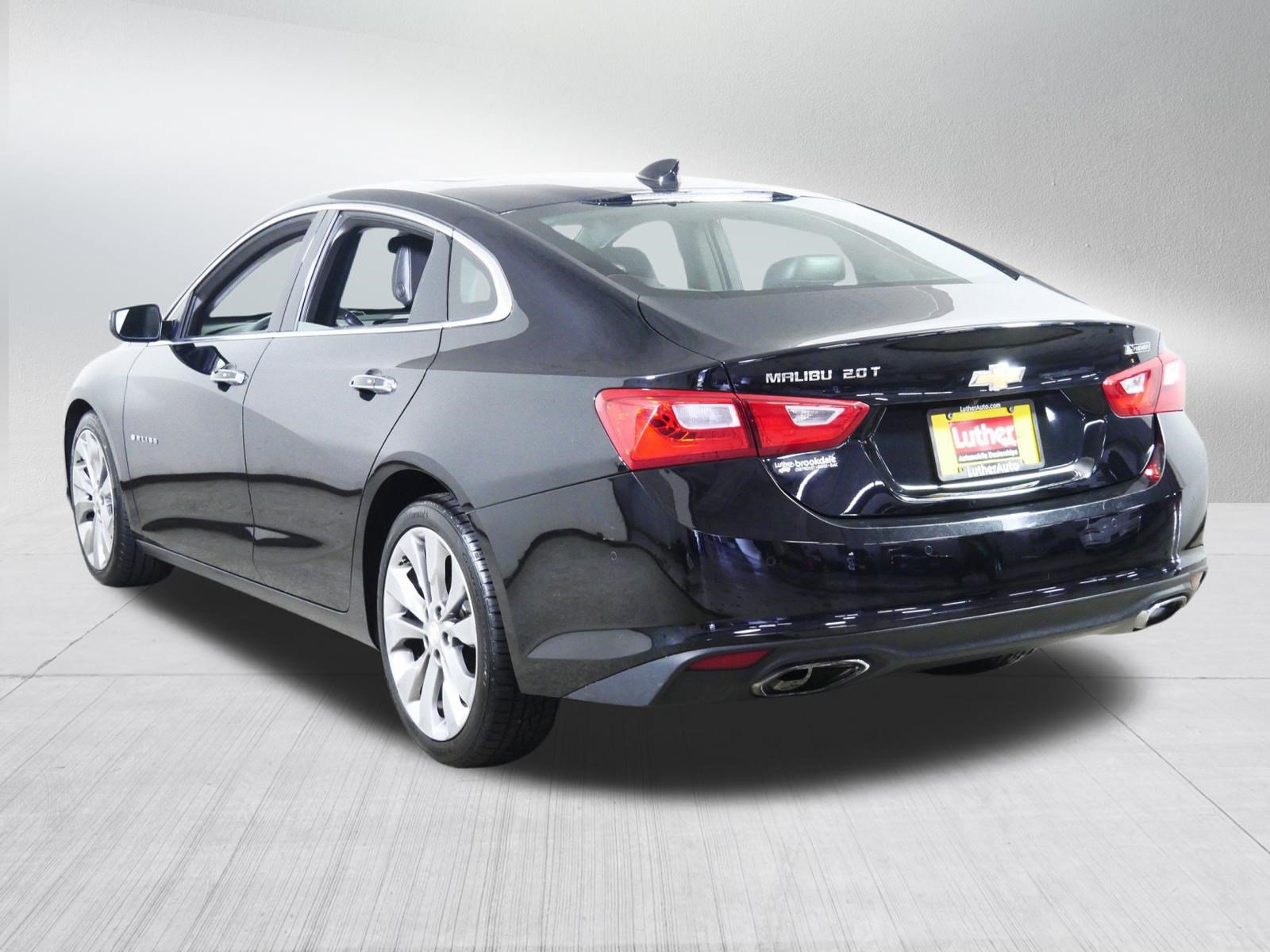 Used 2017 Chevrolet Malibu Premier w/ Premier Sun and Wheel Package FWD image 5