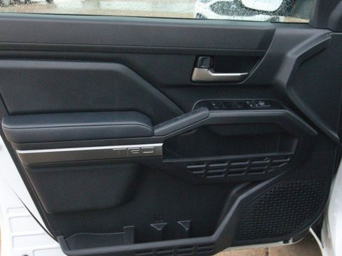 Used 2025 Toyota Tacoma TRD Off-Road image 13