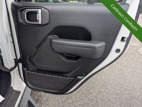Used 2023 Jeep Gladiator Sport AWD/4WD image 29
