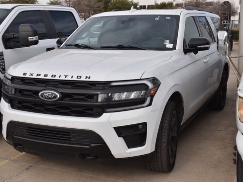 Used 2023 Ford Expedition Max Limited image 2