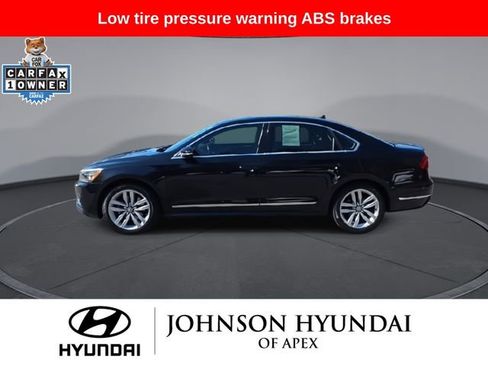 Used 2016 Volkswagen Passat 1.8T SEL Premium image 5