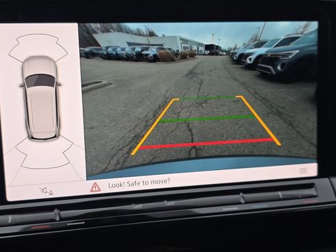 New 2024 Volkswagen Atlas SE image 4