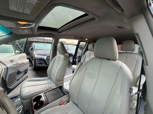 Used 2012 Toyota Sienna XLE image 26