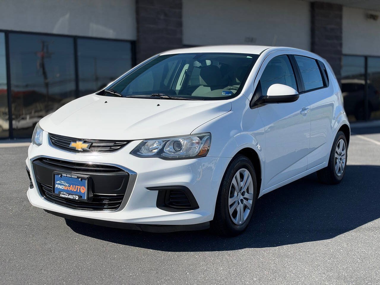 Used 2018 Chevrolet Sonic LT FWD image 2