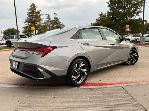 Used 2025 Hyundai Elantra SEL image 6