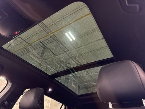 Certified 2023 Volkswagen Tiguan SE R-Line image 27