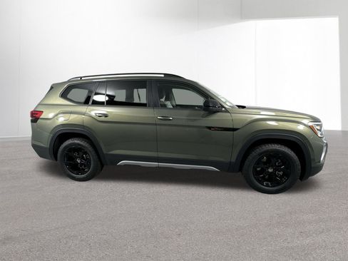 Used 2024 Volkswagen Atlas Peak Edition SEL image 38