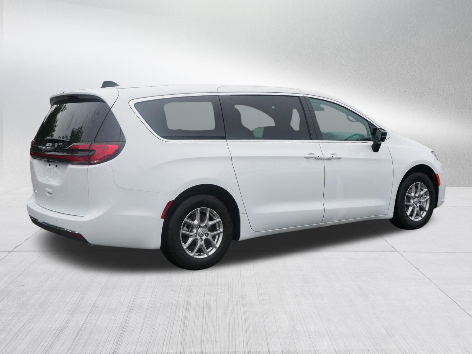 New 2026 Chrysler Pacifica Select FWD image 7