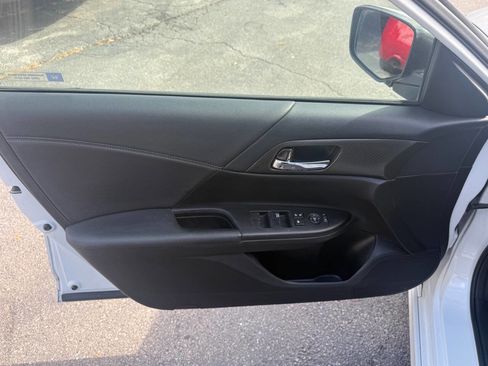 Used 2017 Honda Accord Sport image 15