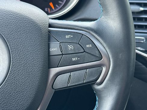 Used 2019 Jeep Grand Cherokee Laredo image 27