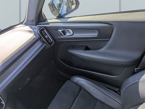 Used 2020 Volvo XC40 T5 R-Design w/ Protection Package Premier image 17