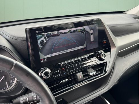Used 2021 Toyota Highlander Platinum AWD/4WD image 24