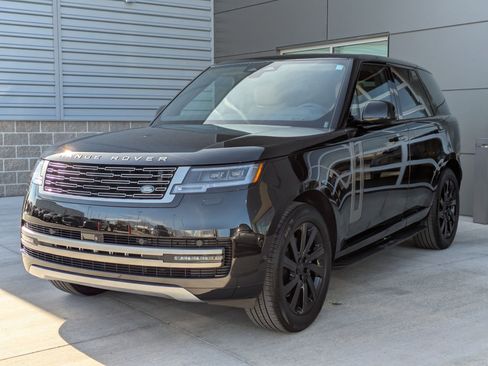 Used 2025 Land Rover Range Rover SE AWD/4WD image 1