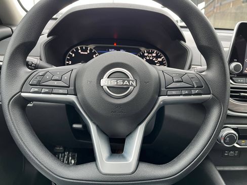 Used 2025 Nissan Altima 2.5 SV FWD image 28