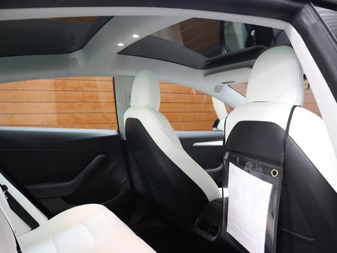 Used 2023 Tesla Model 3 Standard Range image 33