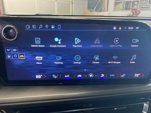 Used 2025 Chevrolet Traverse LT image 27