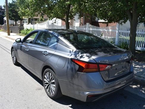Used 2025 Nissan Altima 2.5 SV FWD image 7