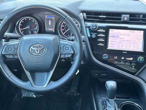 Used 2020 Toyota Camry SE FWD image 14