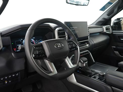 Used 2025 Toyota Sequoia Platinum image 32